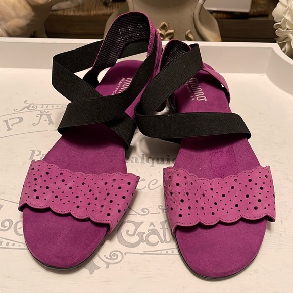 Munro Purple Perforated Nubuck Black Ankle Strap Sandals 9-1/2 W - Picture 2 of 6